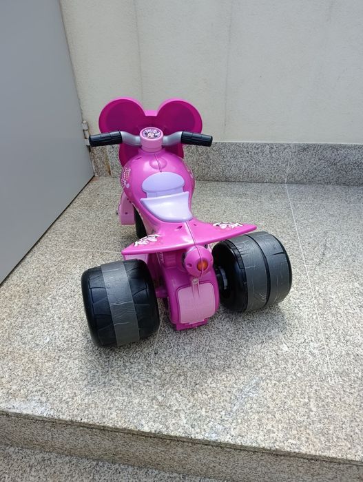 Mota a bateria  de menina