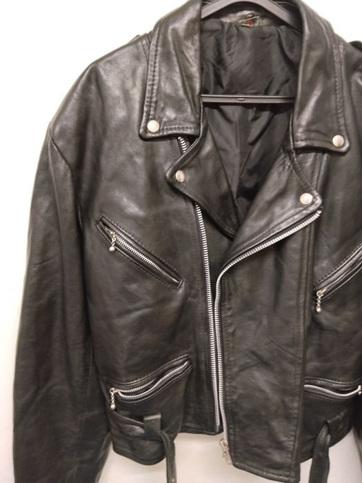 Blusão  em  pele com pouco uso em bom estado geral fechos a funcionar