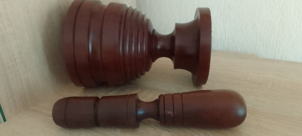 Ступка из красного дерева. Африка.