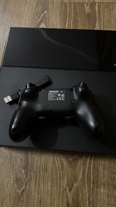 Konsola ps4 + pad i gra