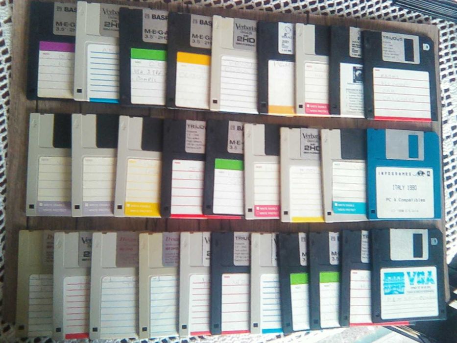 Caixas arquivadoras : fichas, disquetes, outros