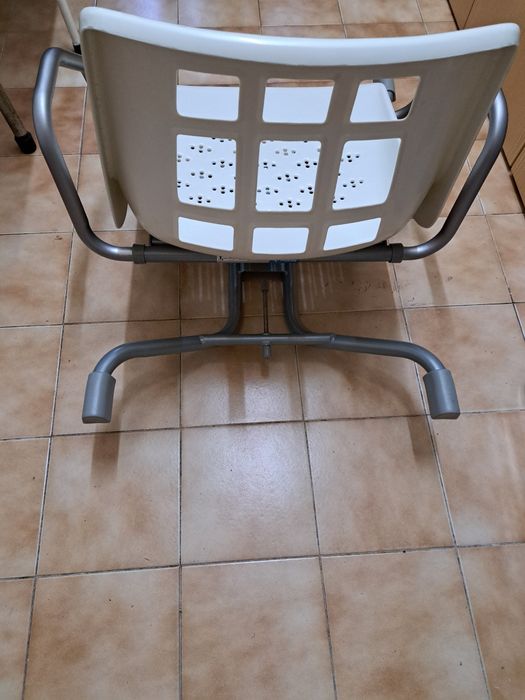 Cadeira de banheira giratória