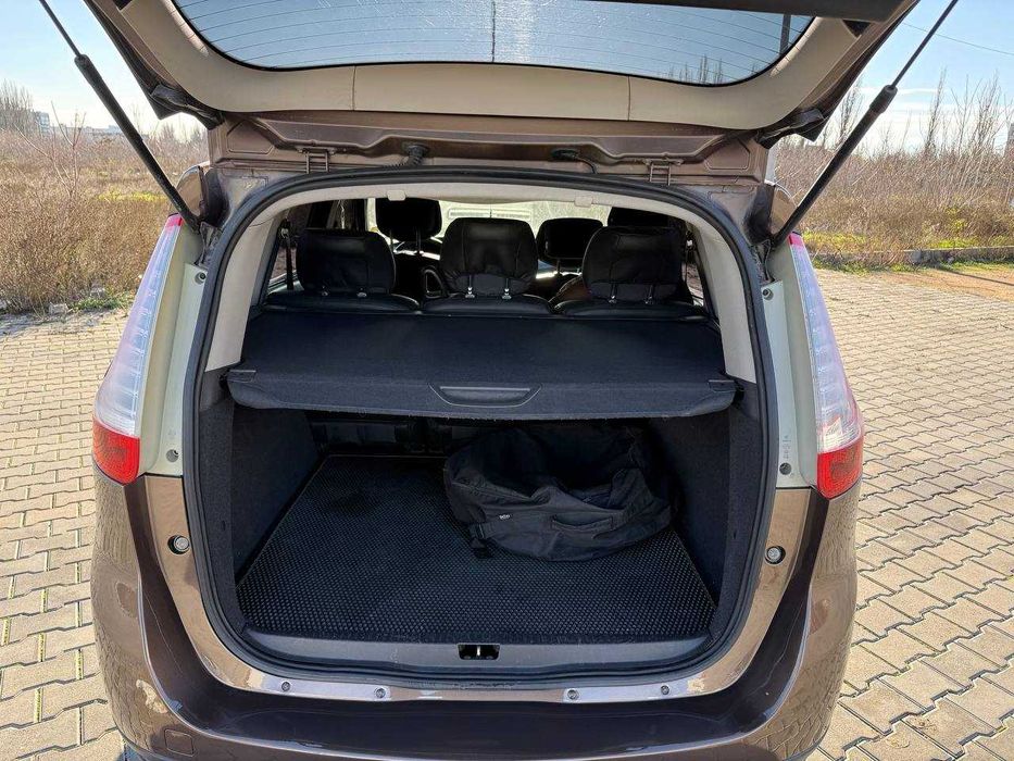 Renault Grand Scénic 3 2010 год 2.0 бензин
