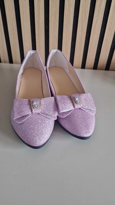 Sapatos rasos com brilho lilás
