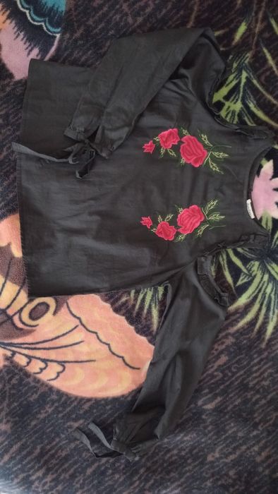 Блузка з вишивкою