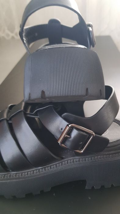 Босоніжки, сандалі шкіряні