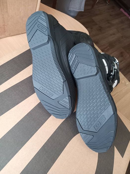 Мотоботи SIDI ендуро мотокрос мото боти
leatt fox alpinestars tech 7 kovi geon gaerne sg10 SG12