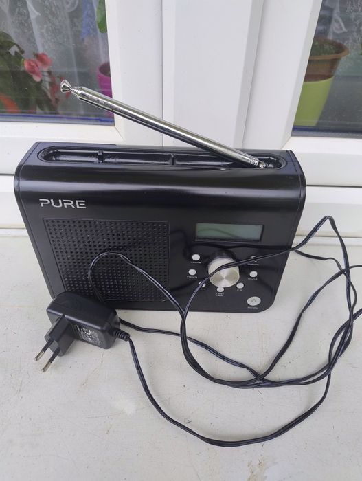 Radio "PURE" z kablem i radio "INTERNATIONAL"