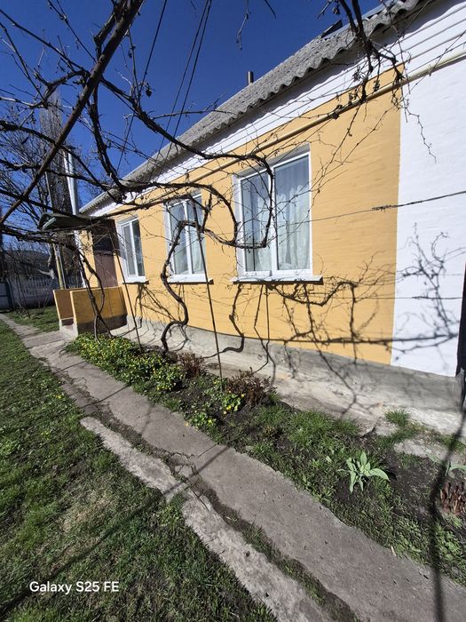 Продаж будинку поряд з містом