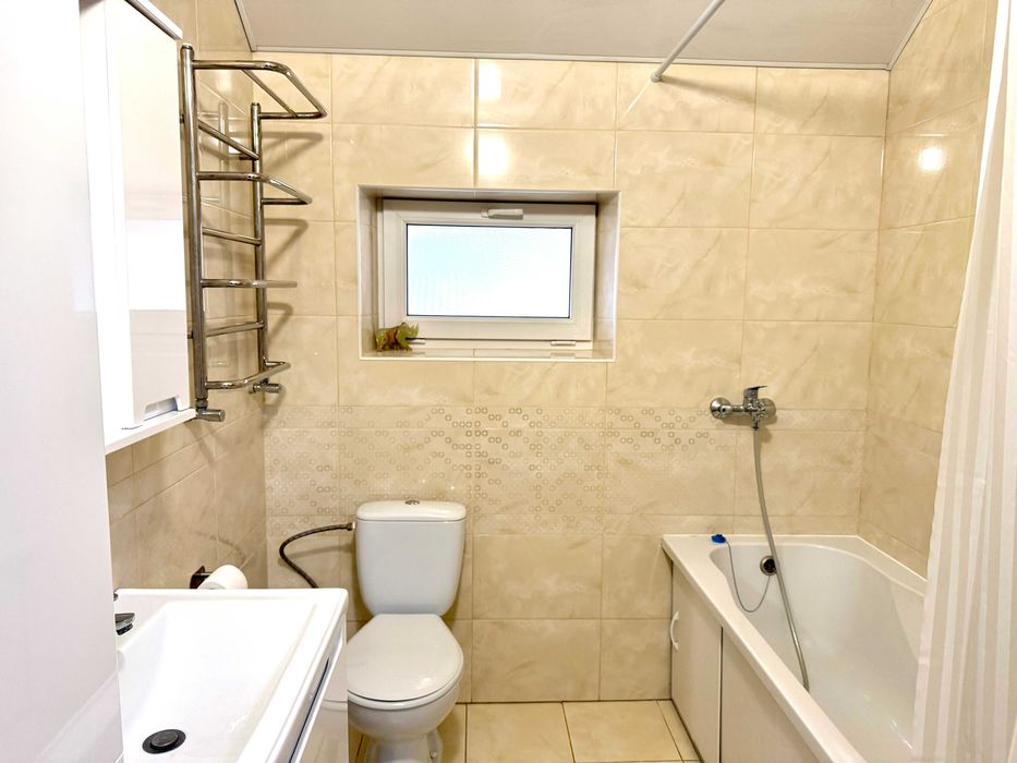 Будинок з ремонтом, є твердопаливний котел та резервне живлення