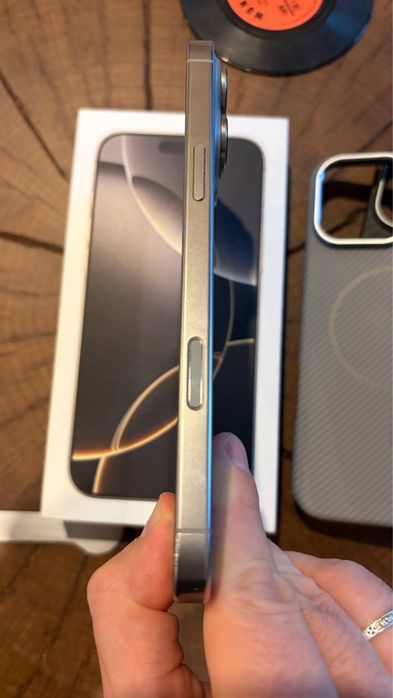Iphone 16 pro Max 256gb (e-sim)