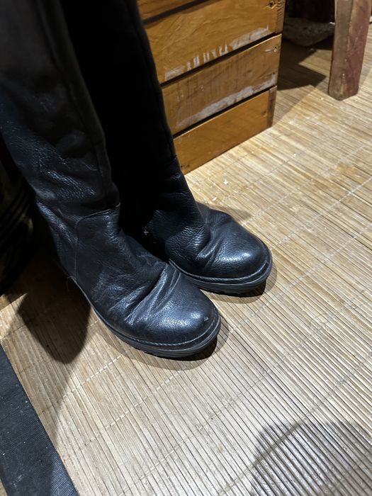 Botas cano alto em pele Fly London