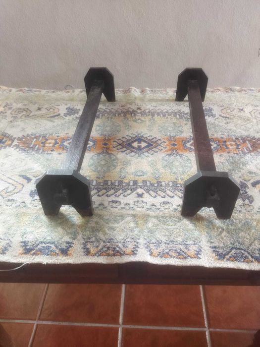 Pés para suporte de baú.