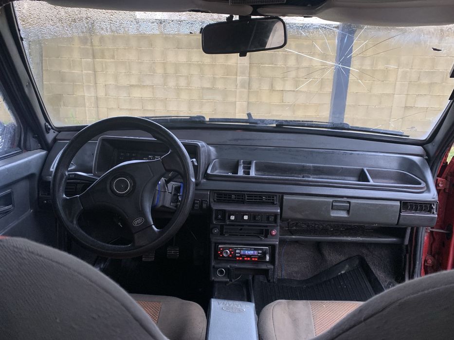 На продажу ваз 2199 всё на полному ходу