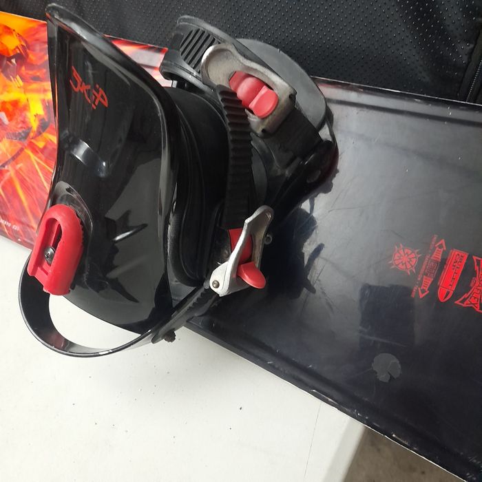 Deska snowboardowa 132 z wiązaniami