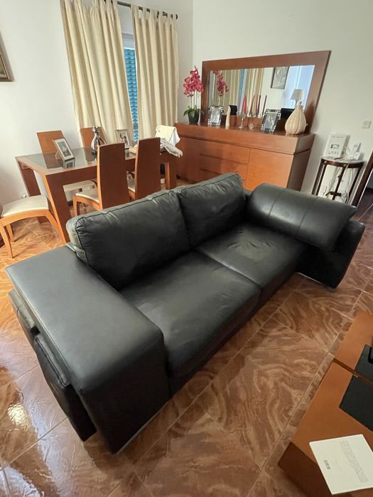 Sofá preto 3 lugares