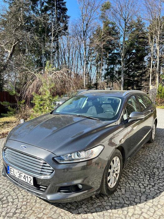 samochód ford mondeo