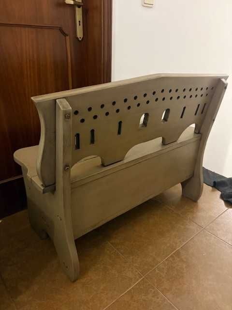 Banco feito com " JUGO DE BOIS "