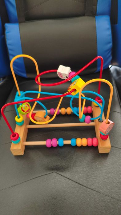 Brinquedo de madeira – Labirinto de contas com ábaco