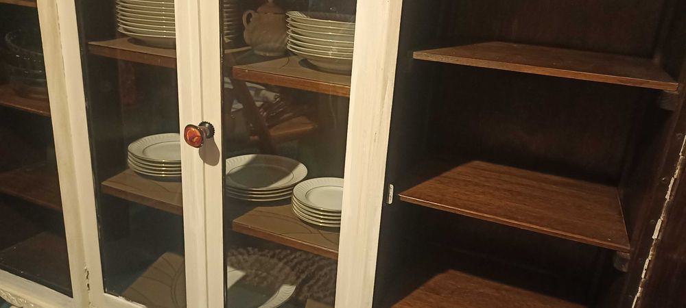 Aparador de madeira antigo