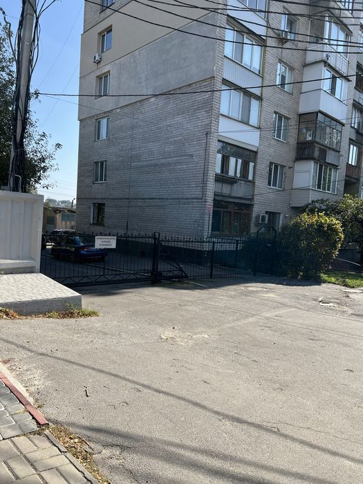 Гараж обустроенный в центре на ул. Толстого.