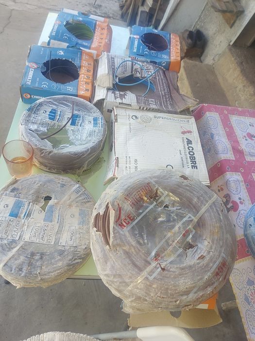 15€cada rolo de cabo 25 eléctricos novos