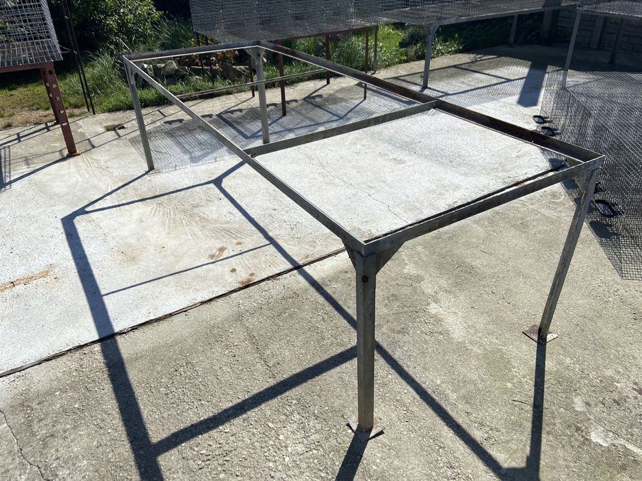 Podstawy pod klatki/ materiał kątownik