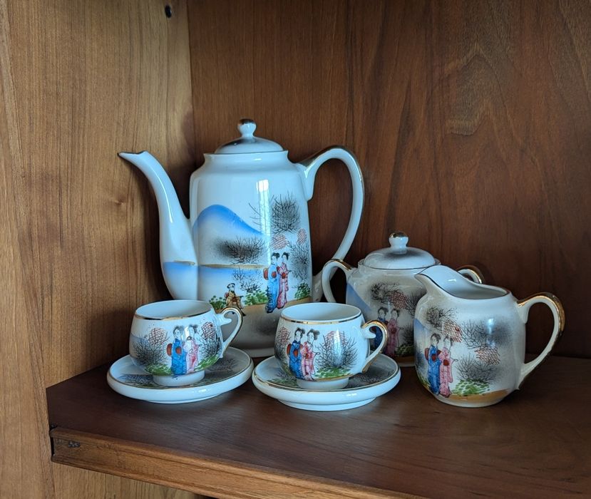 Maravilhoso serviço de café tête à tête em porcelana fina oriental