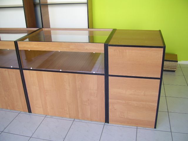 Regały i lady sklepowe