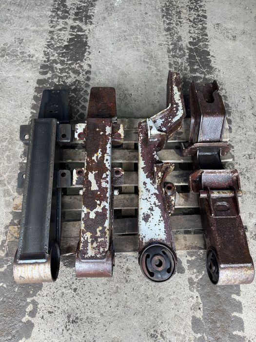 Кронштейн інтракс інтеграл для вісі мерседес