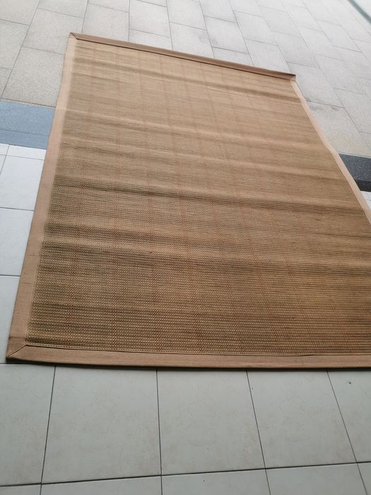 Carpete grande em óptimo estado de conservação