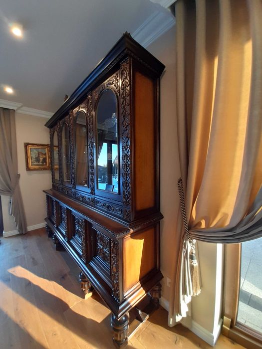 Stylowy drewniany kredens holenderski