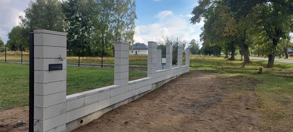 Nowoczesne ogrodzenia modułowe frontowe montaż