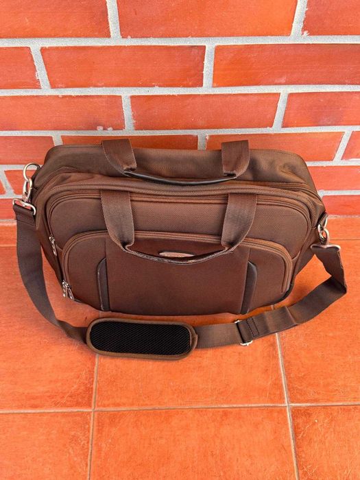 Bolsa castanha Samsonite para transporte de PC e documentos