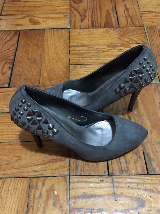 Sapatos de Salto Alto Novos