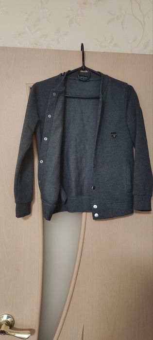 Продам кофту на мальчика рост 122