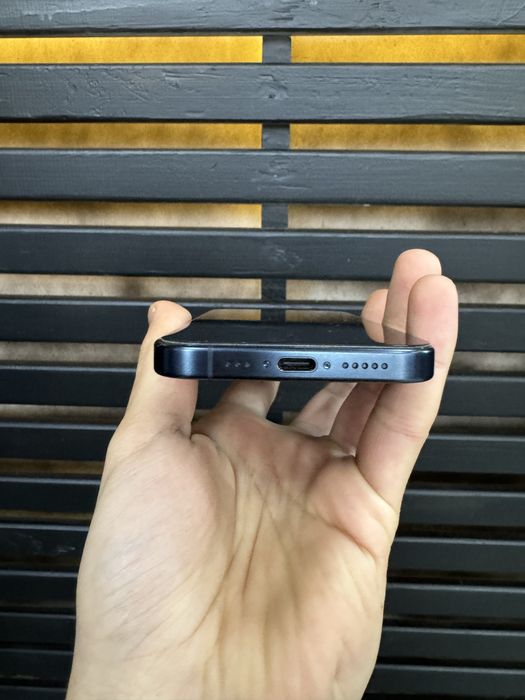 iPhone 15pro blue titanium