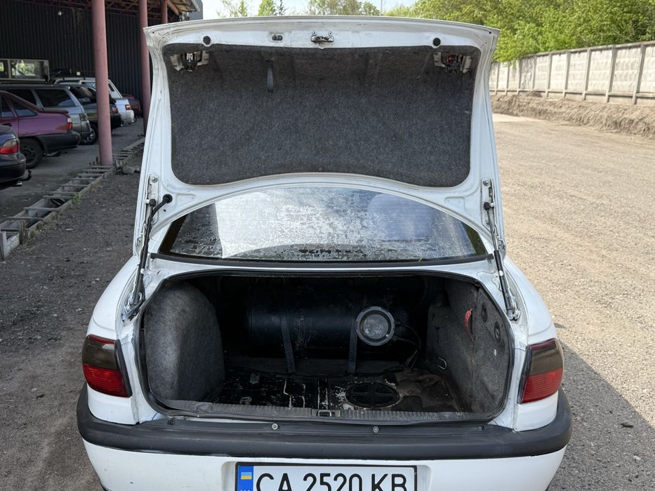 Opel Omega B 2.0 ГАЗ Бензин Гідропідсилювач Опель