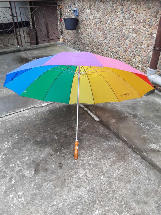 Duży tęczowy parasol nowy