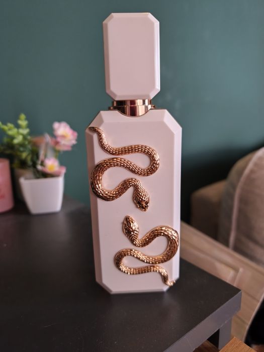 French Avenue Veneno Bianco perfumy arabskie jak Sunkissed goddess Kilian