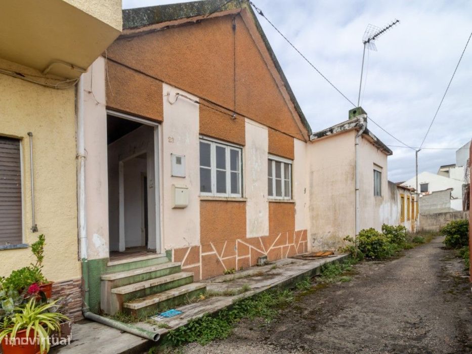 Moradia T2 para Reconstruir na Gala - Excelente Oportunidade de Inv...