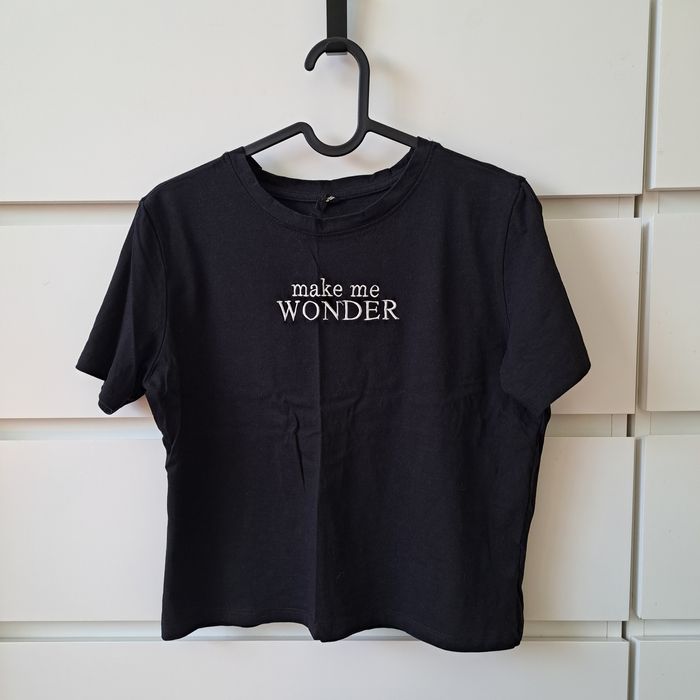 Krótsza bluzka koszulka z krótkim rękawem Sinsay S czarna z białym