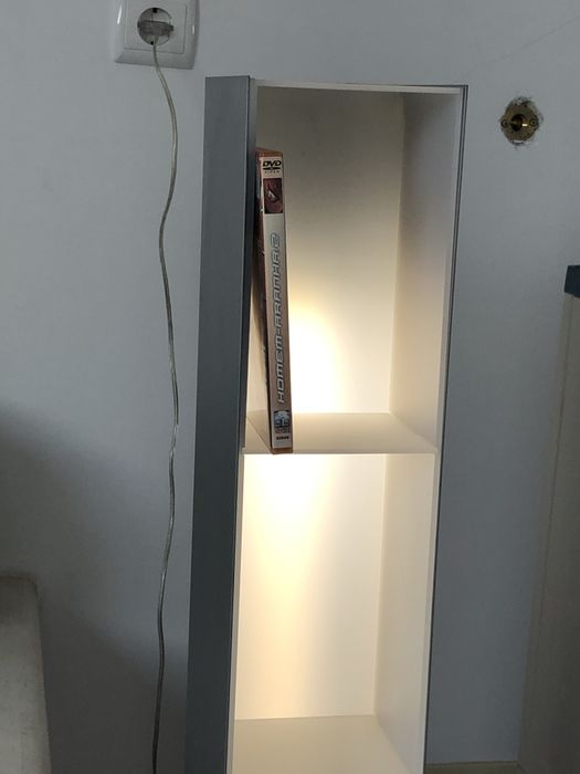 Móvel com estrutura de vidro eletrificado