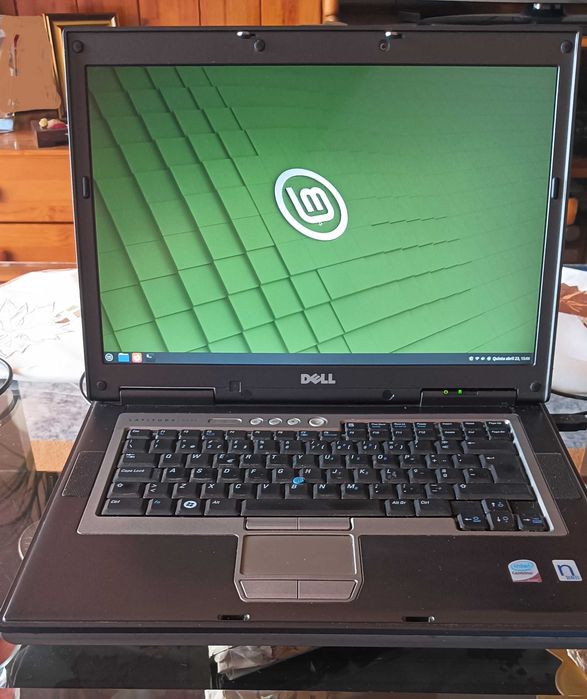 Portátil Dell Latitude D830