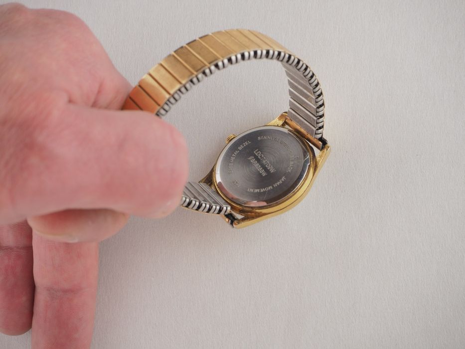 Два годинники Casio і Победа