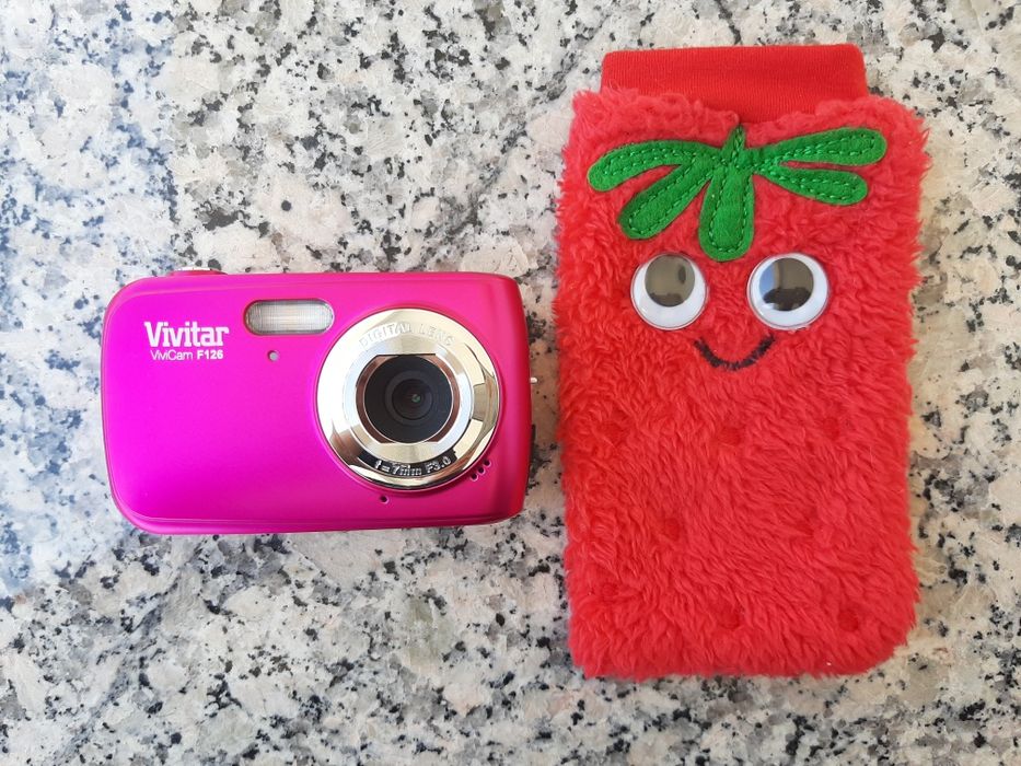 Vendo máquina fotográfica kids com bolsa.