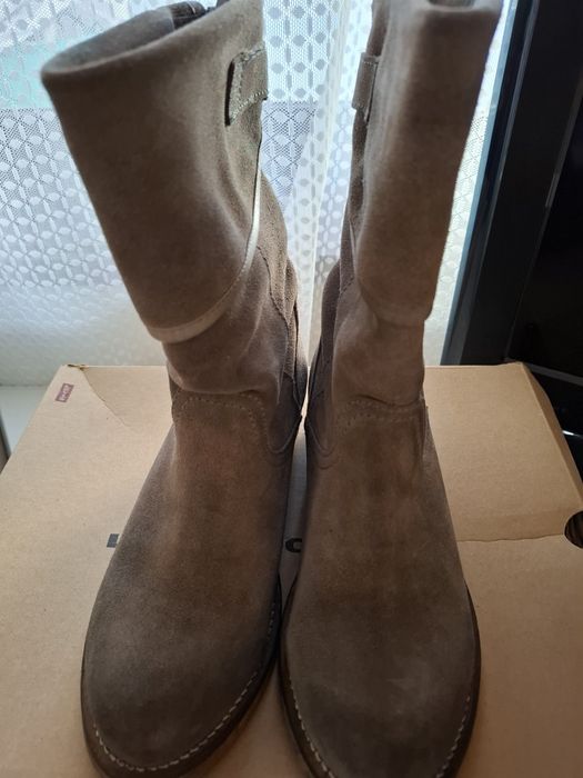 Botins Levis em pele nº 38
