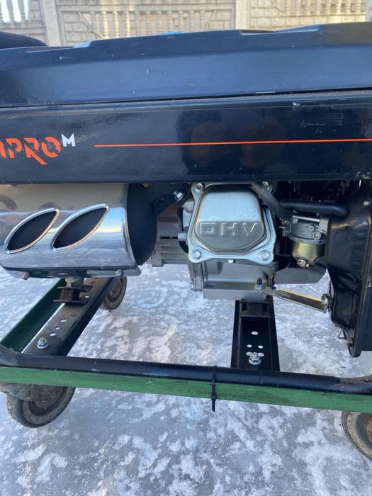 Генератор бензиновий 2,8