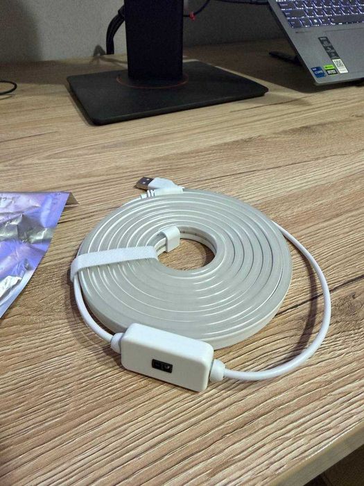 Світлодіодна 2м неонова стрічка з датчиком руху - USB (білий холодний)
