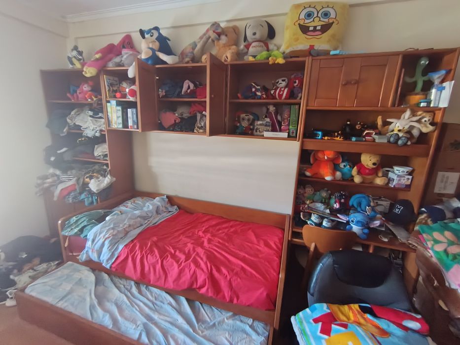 Vendo  QUARTO COMPLETO em bom estado